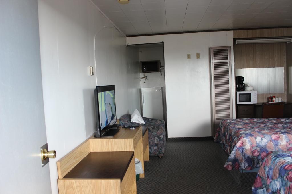 Raval Paradise Motel And Rv Park Youngstown Exterior photo